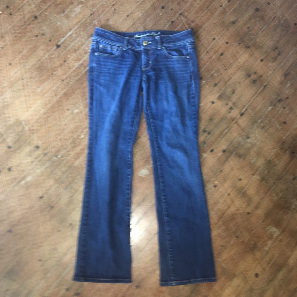 American Eagle kick boot raw hem western size 6 jeans